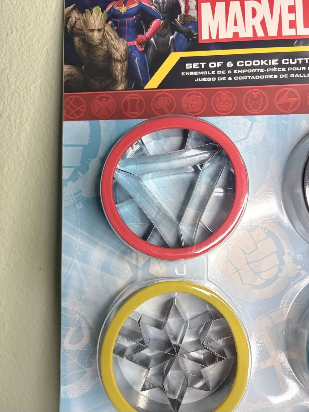 NWT Marvel Avengers Disney Official 6 Piece Metal Cookie Cutter Baking Set Size